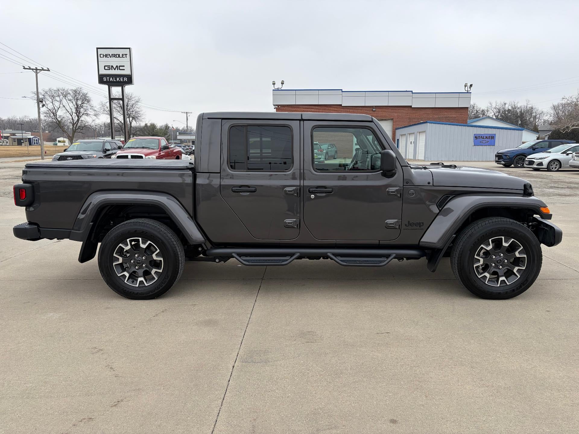 2024 Jeep Gladiator Sport S photo 2