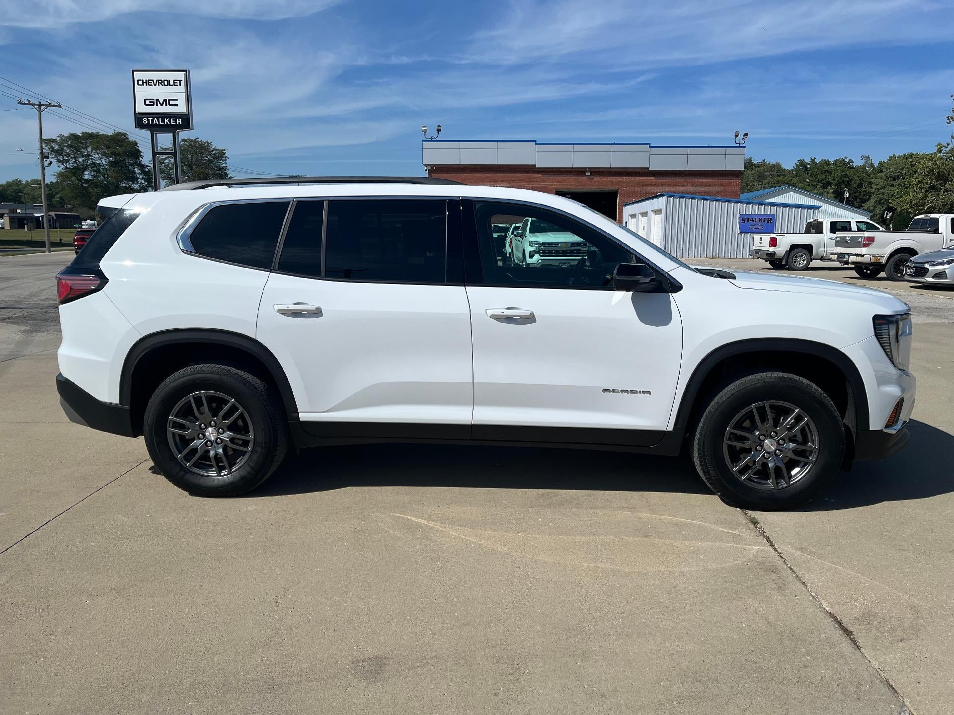 2025 GMC Acadia Elevation
