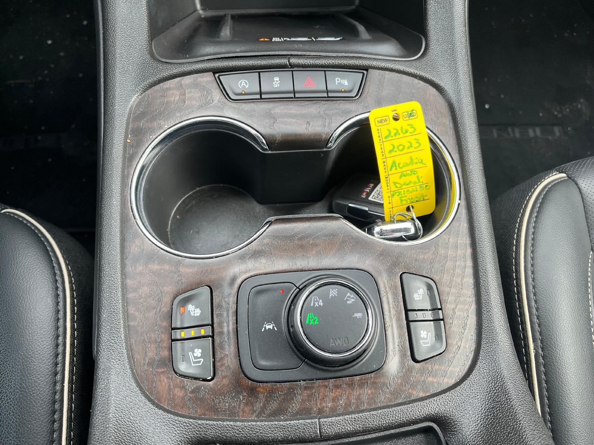 2023 GMC Acadia Denali
